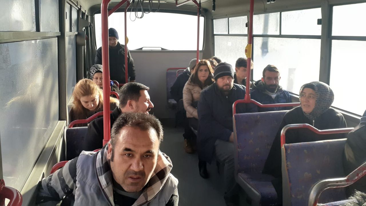 Sabah İşe Halk Otobüsü İle Gelen Başkan Arı, Esnaf Ziyaretlerinde Bulundu