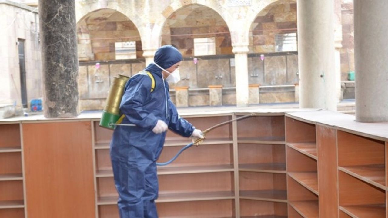 Gülşehir Belediyesi, camileri dezenfekte etti