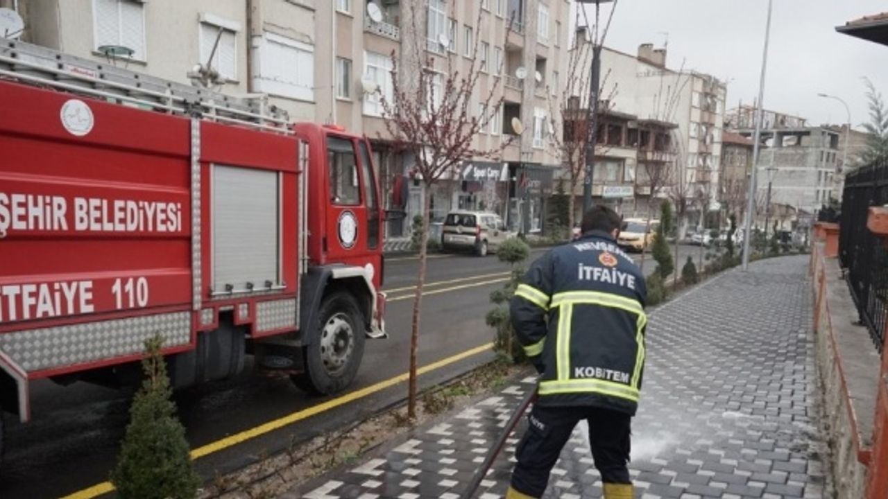 Nevşehir’de cadde ve sokaklar dezenfekte ediliyor