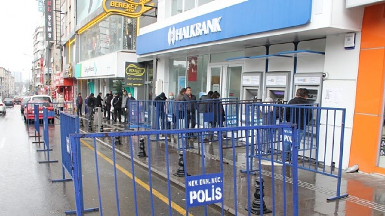 Banka ve PTT önlerinde Bariyer Çekilerek Emniyet Tedbirleri Artırıldı