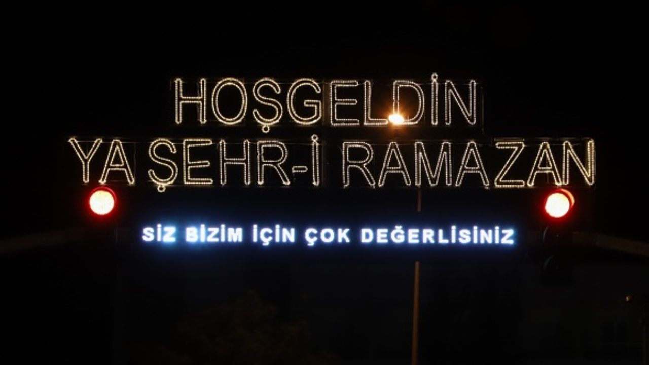 Nevşehir Caddeleri 11 Ayın Sultanı Ramazan’da Mahyalarla Donatıldı
