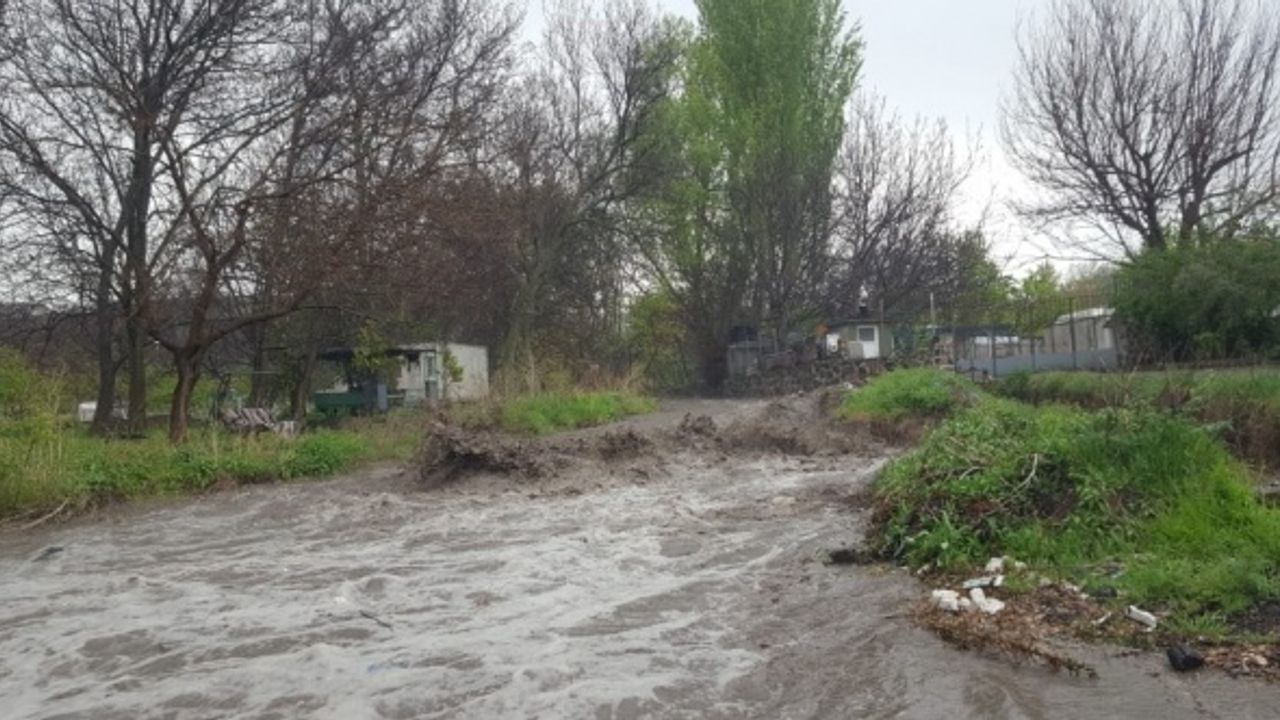 Nevşehir’de etkili olan yağış sele neden oldu