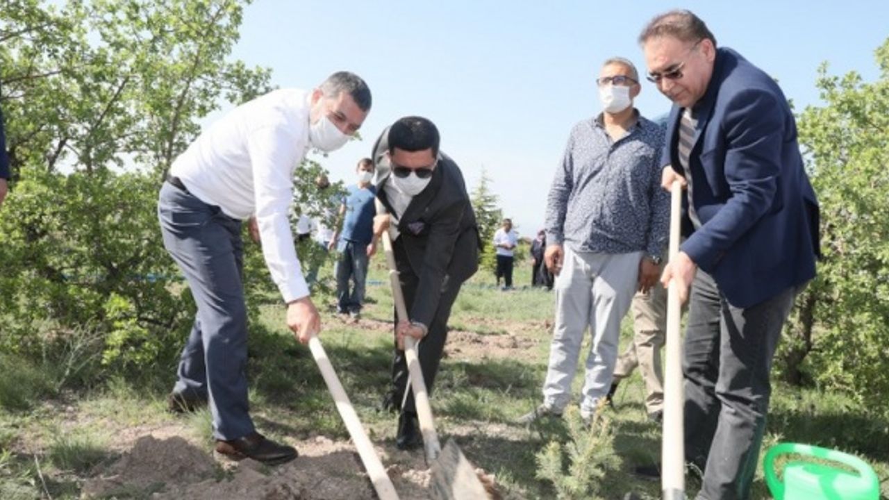Nevşehir’de Yeni Doğan ve Vefat Edenler İçin 600 Fidan Toprakla Buluşturuldu
