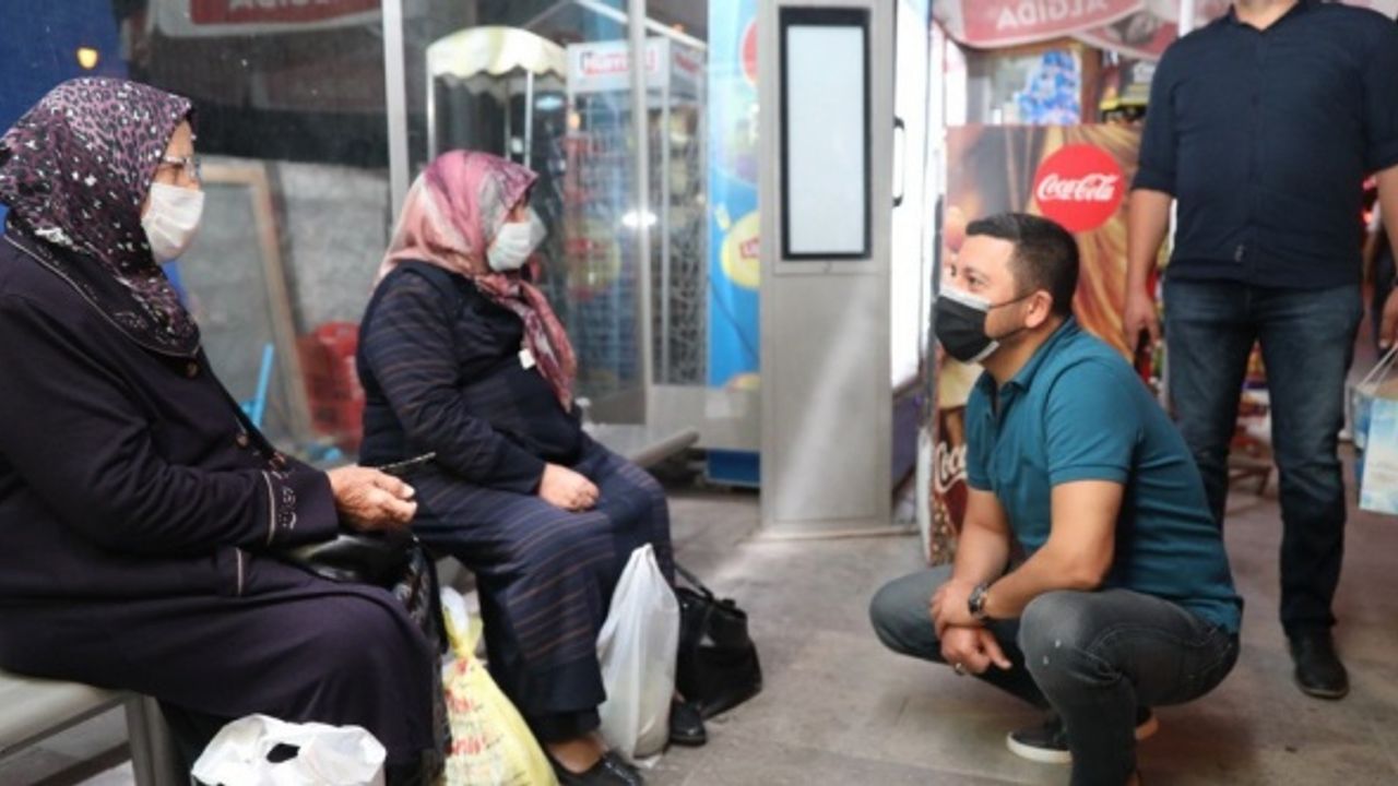 Başkan Arı Necdet Ersan Parkı’nda Vatandaşlarla Sohbet Etti