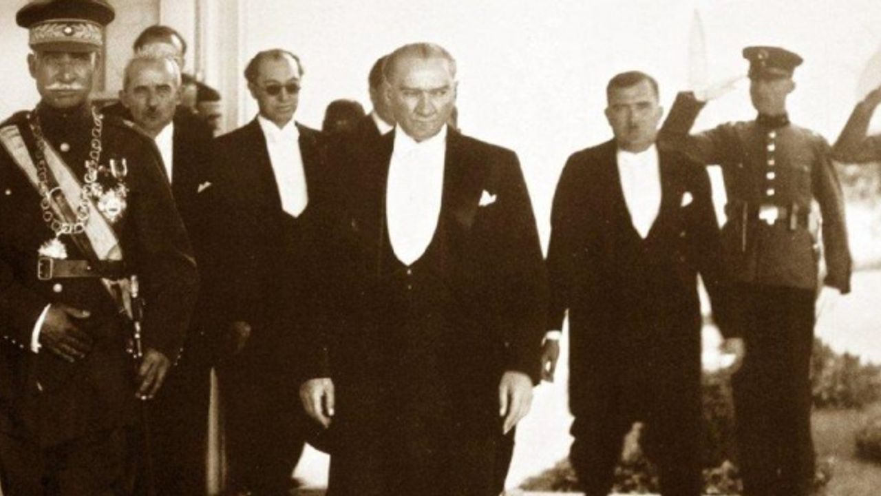 10 Kasım Şiirleri ve Sözleri. Atatürk'ün Ölümünün 82. Yıl Dönümü
