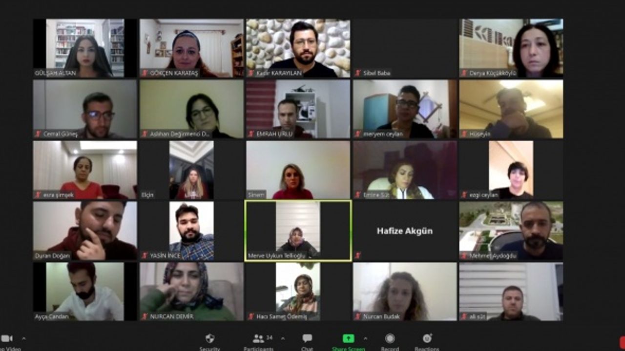 Bahçeşehir Koleji'nde Online Veli Toplantıları Devam Ediyor