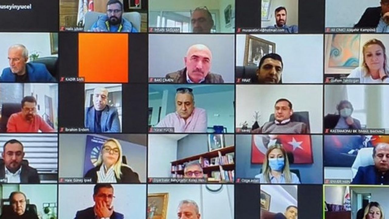 Bahçeşehir Koleji’inde Online Toplantı Yapıldı