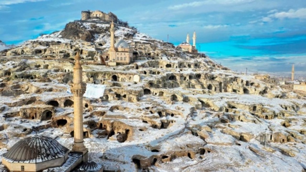 Kar altındaki Kayaşehir, eşsiz manzarasıyla hayran bıraktı
