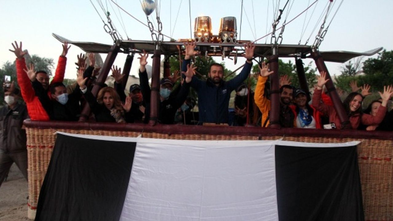Kapadokya’da Beşiktaş’ın şampiyonluğu gökyüzünde kutlandı