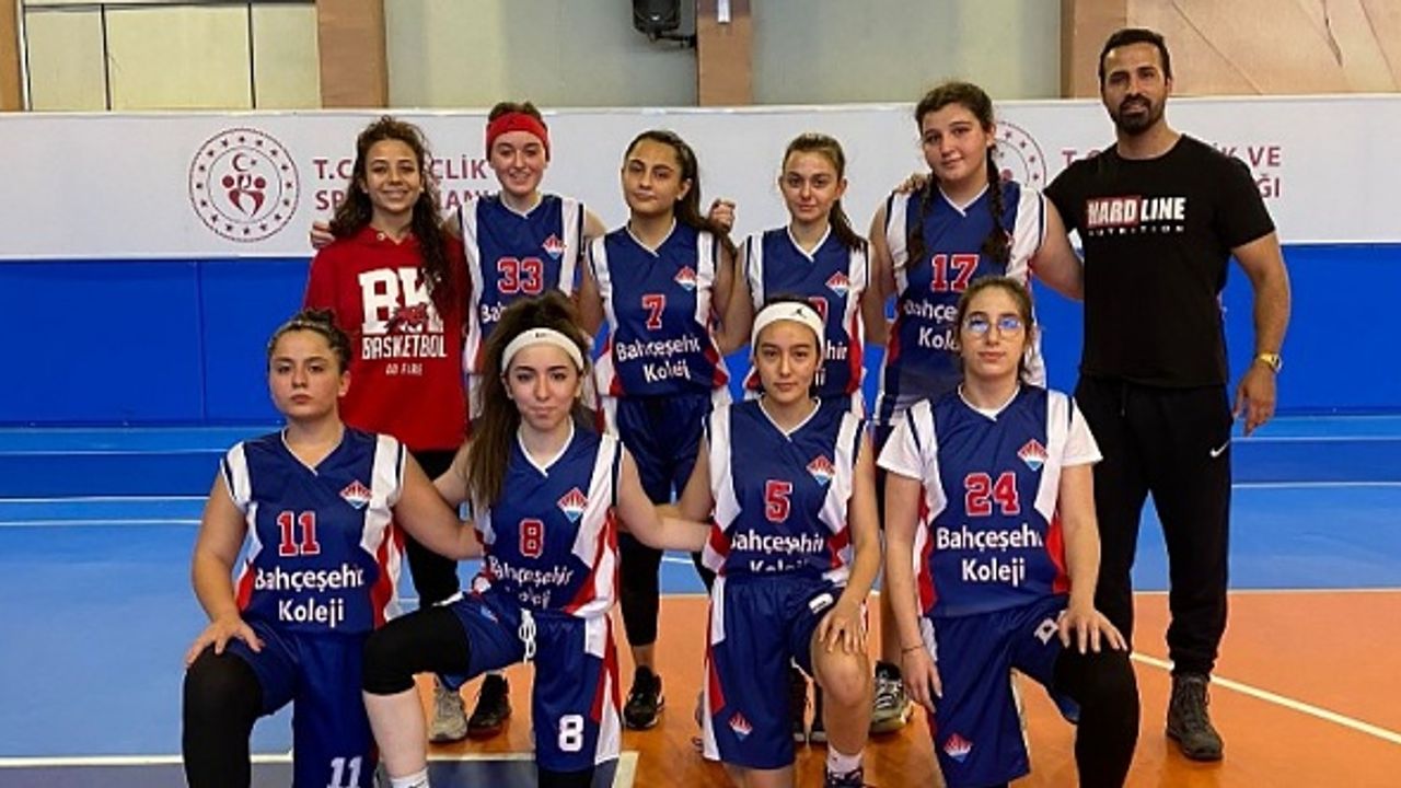 Bahçeşehir Koleji Kız Basketbol Takımı Farklı Galip Geldi