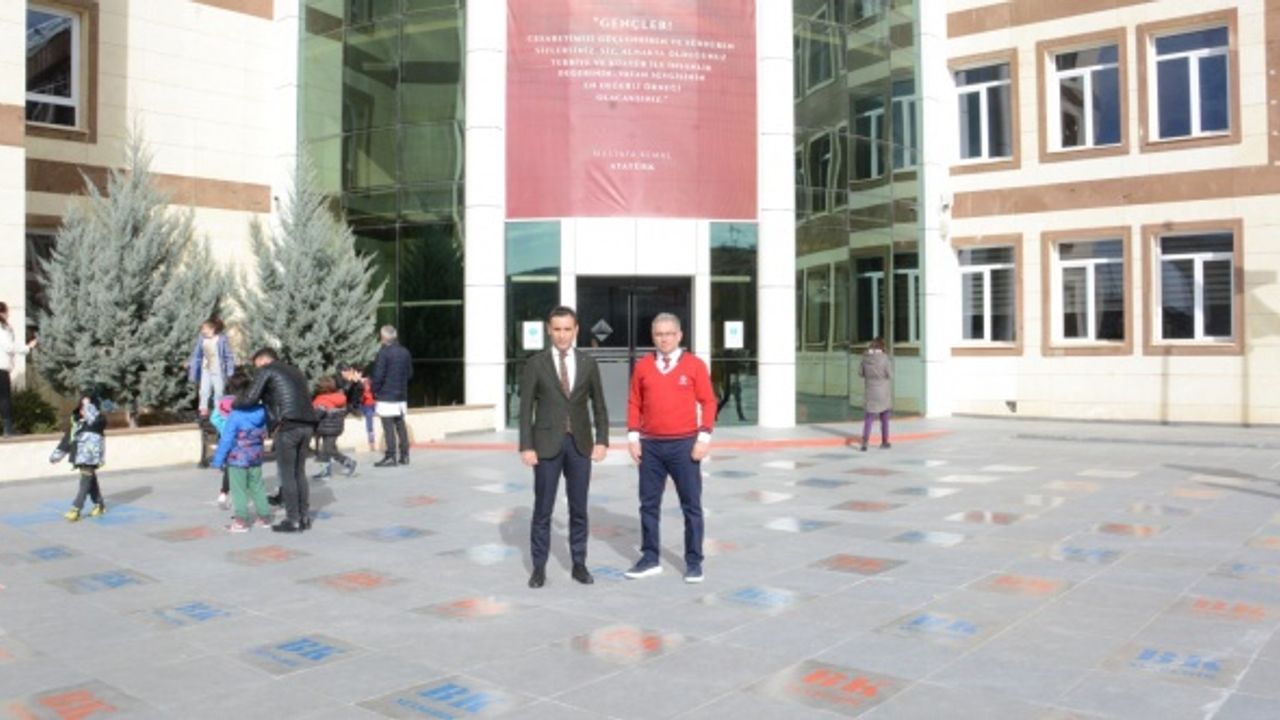 Gençlik ve Spor İl Müdürü Muhsin Özdemir, Bahçeşehir Koleji Nevşehir Kampüsü'nü Ziyaret Etti