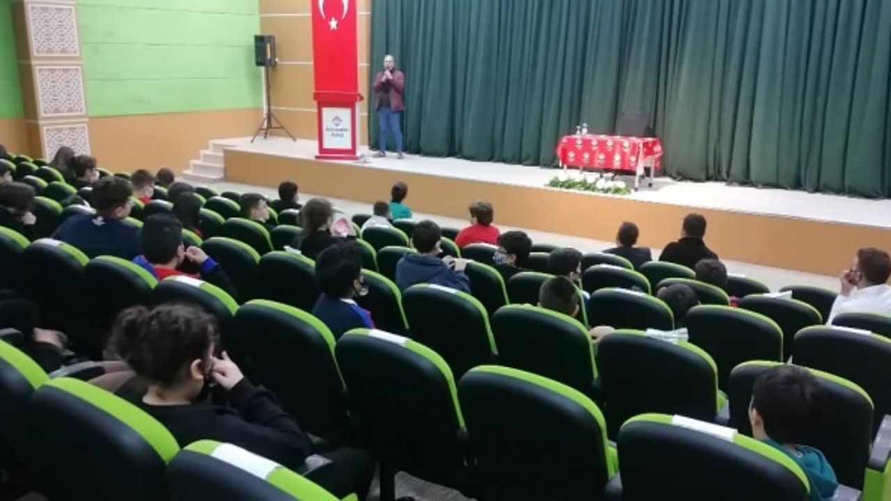 Şair Orhan Kaya Bahçeşehir Koleji Öğrencileri İle Buluştu