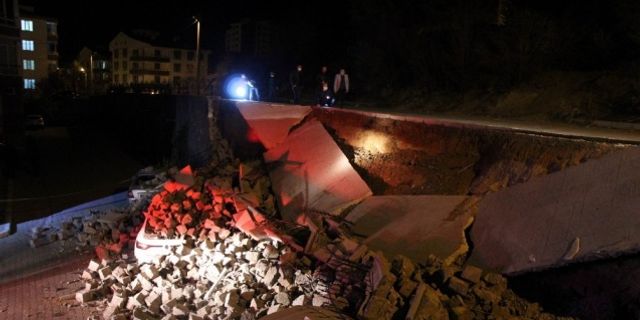 Nevşehir Belediye Başkanı Savran’ın oturduğu apartmanın istinat duvarı çöktü