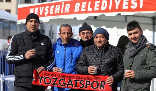 Nevşehir Belediye Spor-Yozgatspor Müsabakası Öncesinde Taraftara Sıcak Süt ve Simit İkramı