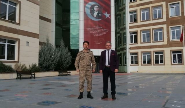 J.Kd.Alb. İlyas Uysal, Nevşehir Bahçeşehir Koleji'ni Ziyaret Etti